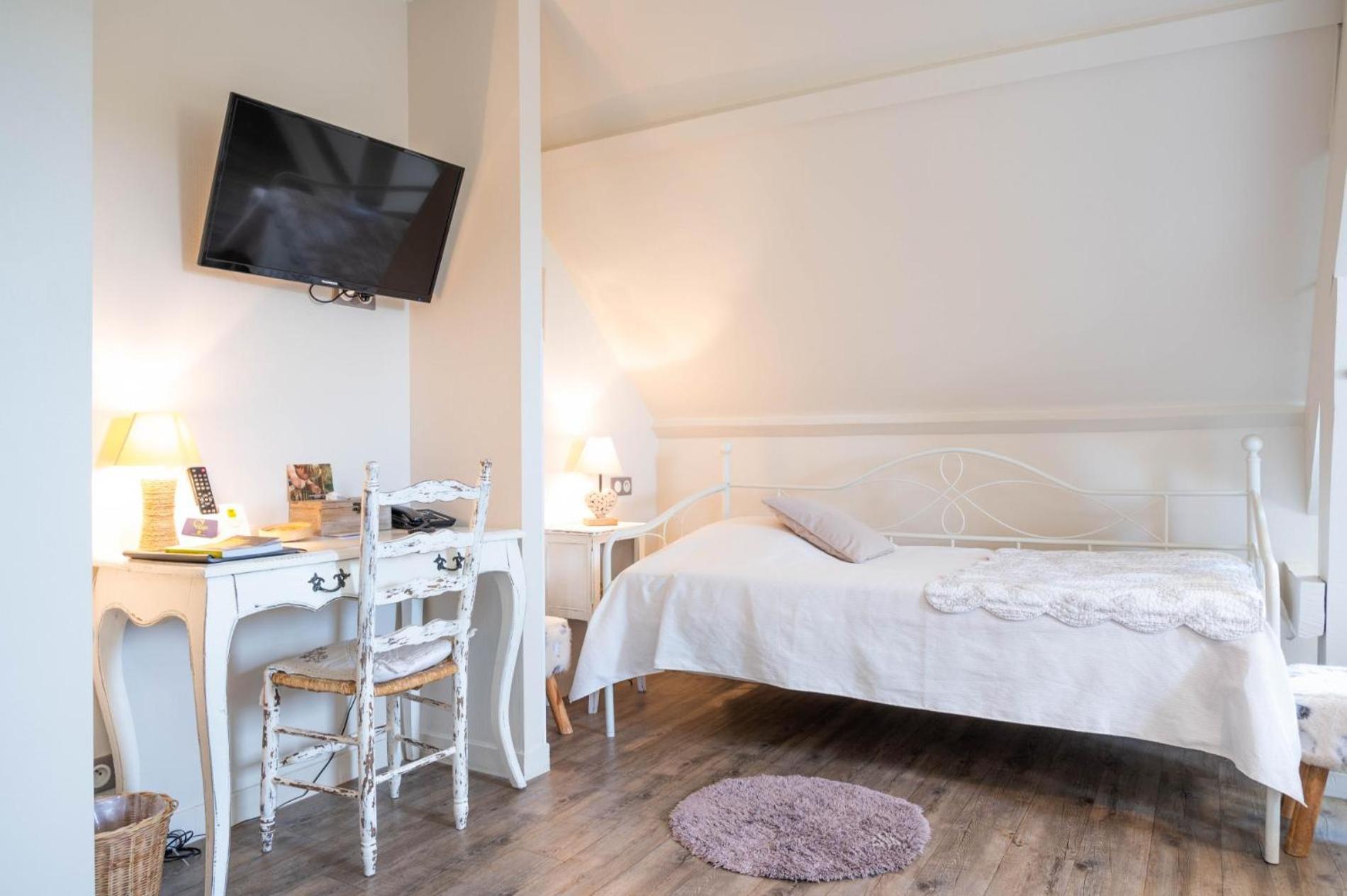 Logis Hotel-Restaurant Les Collines 59 Route Des Cretes Hotel 3*