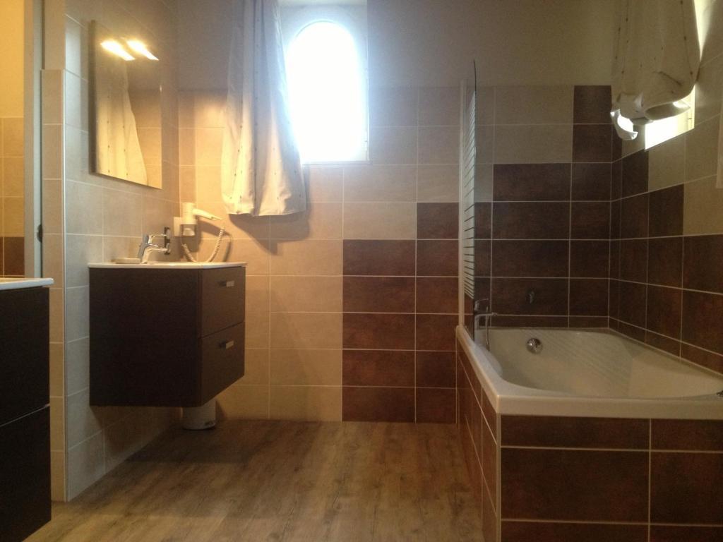 Logis Hotel-Restaurant Les Collines 59 Route Des Cretes 3* Cublac
